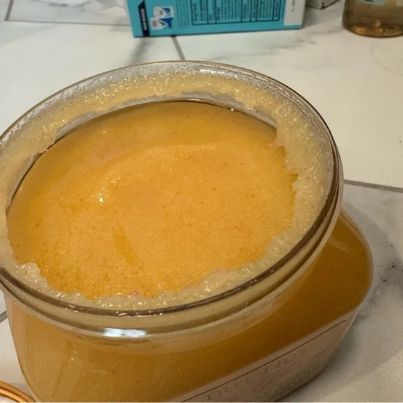 Tree Hut Tropic Glow - Picture 4 of 4